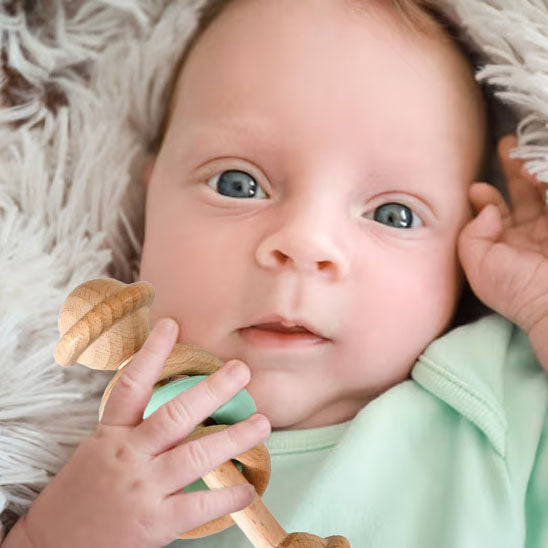 Hochet pour bebe en silice et bois pour le premier mois
