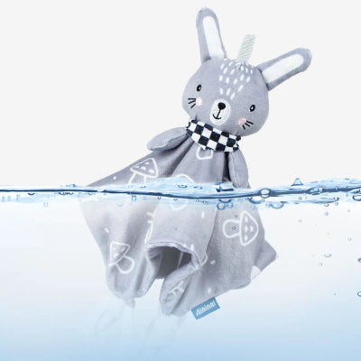Ce doudou lapin peut se laver à la machine à 40°C et sèche rapidement à l'air libre
