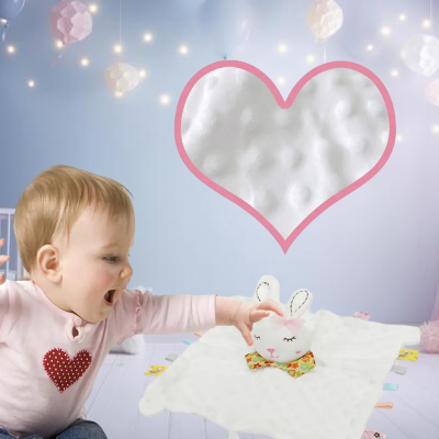 Doudou lapin est un jouet multifonctionnel pour l'éveil complet.