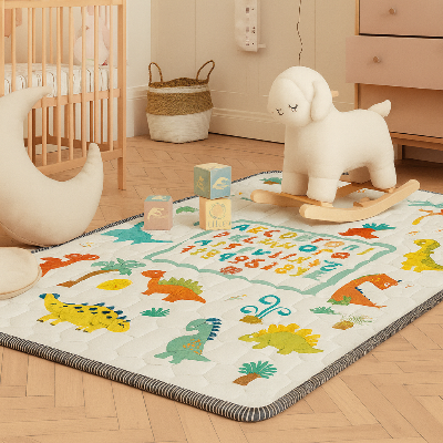 Mousse tapis bebe combine déco et accessoire d'éveil.