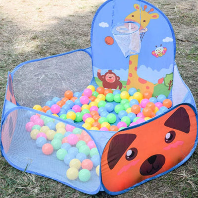 Piscine a balle bebe avec sa structure qui permet ux parents d'interagir avec leurs enfants pendant le jeu